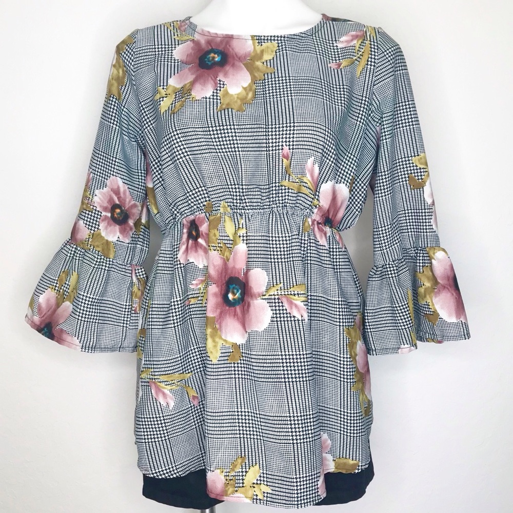 Hint of Blush Checker Floral Bell Sleeve Top, Sz M